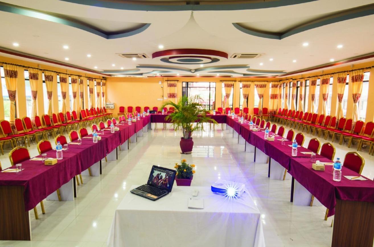 Hotel Royal Safari Sauraha Kültér fotó