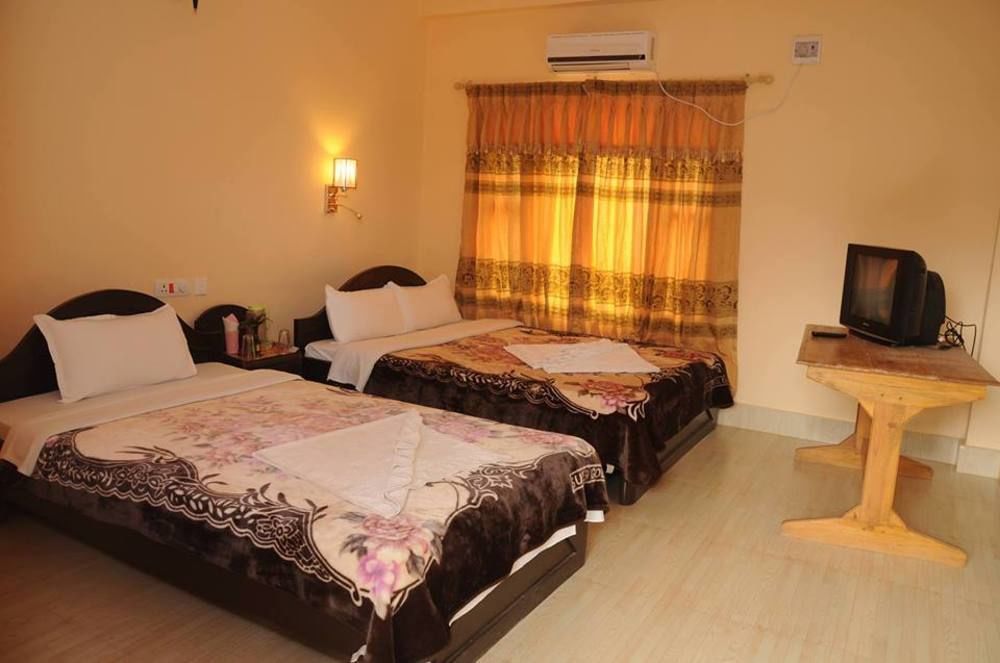 Hotel Royal Safari Sauraha Kültér fotó