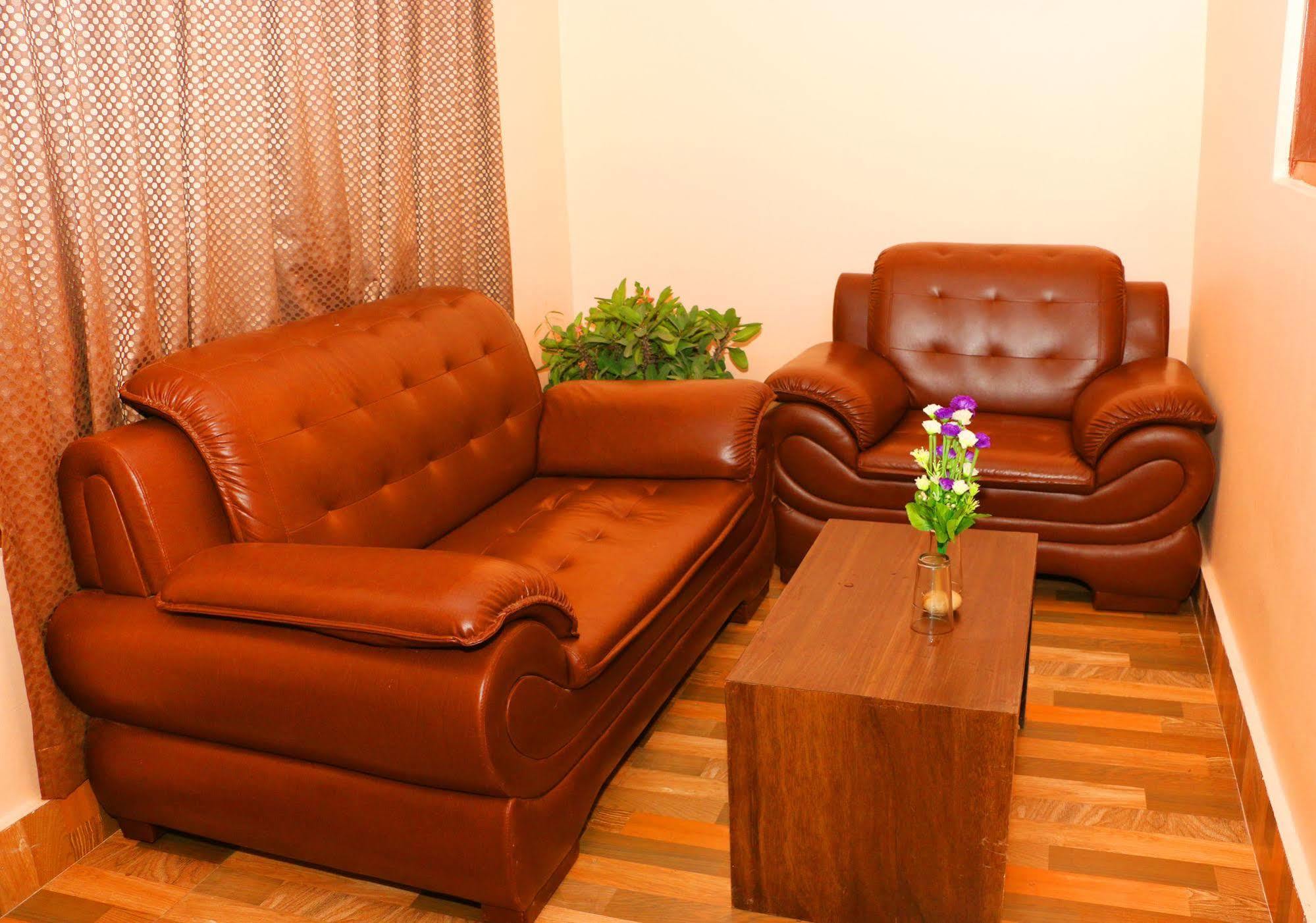 Hotel Royal Safari Sauraha Kültér fotó